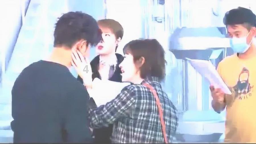 救援受困的小恐龙